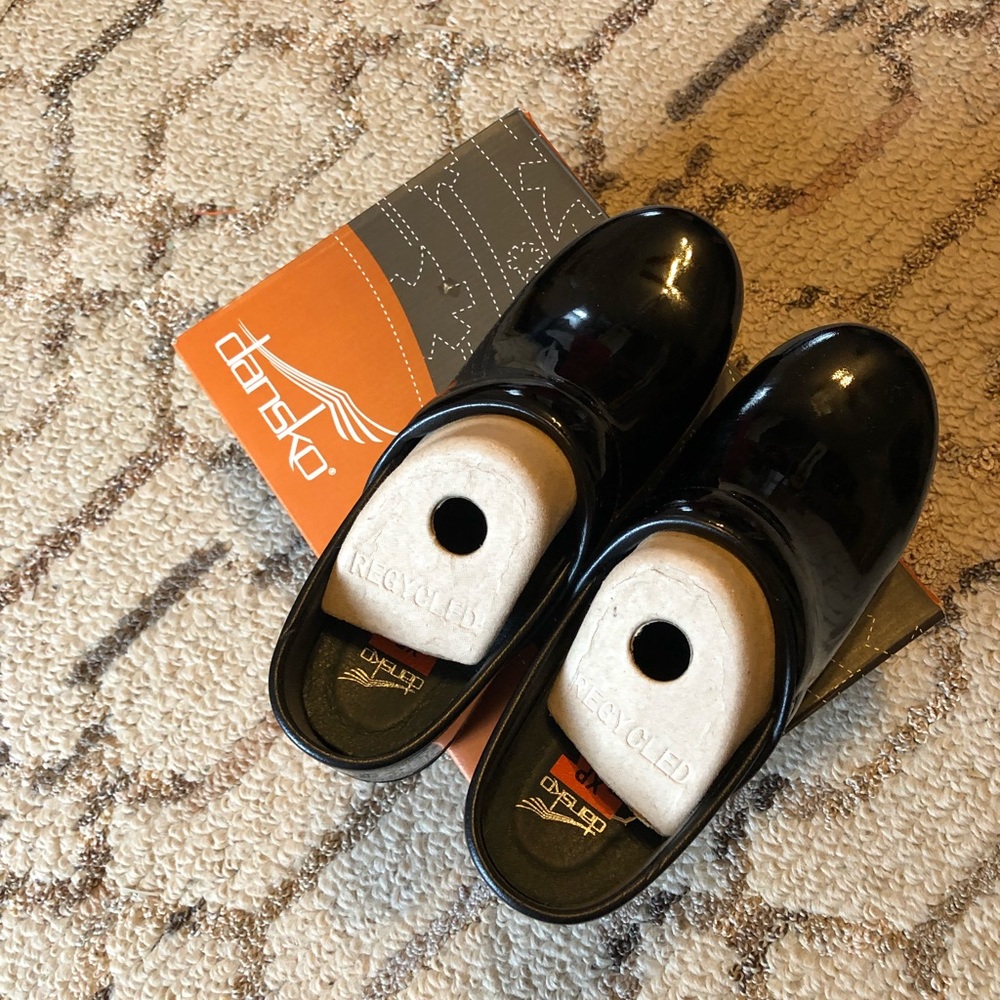 BRAND NEW (worn once) Dansko shoes size 37